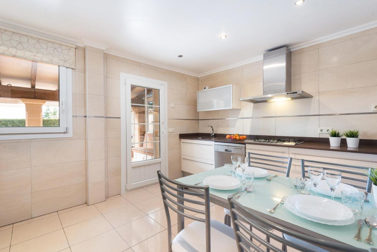 Villa Villa Alzina Para Sus Vacaciones De Verano En Cala Millor, Mallorca *